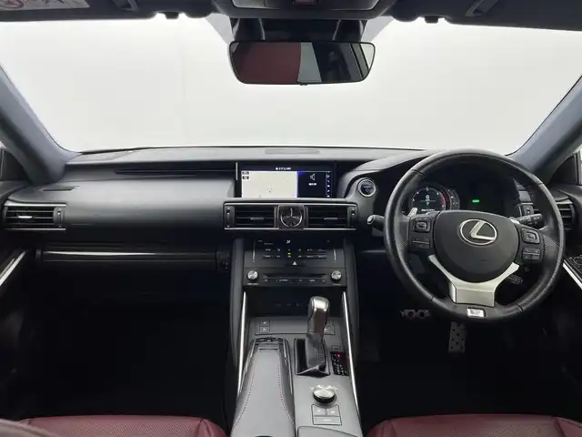 レクサス ＩＳ 300h Fスポーツ 群馬県 2018(平30)年 7.7万km ホワイトノーヴァガラスフレーク ブラインドスポットモニター/リアクロストラフィックアラート/3眼LEDヘッドライト/F SPORT”専用本革スポーツシート/・運転席ポジションメモリー/・運転席/助手席ベンチレーション機能付/・電動チルト＆テレスコピックステアリングコラム/・後席SRSサイドエアバッグ/・オート電動格納式ドアミラー/・パワーイージーアクセスシステム/－－－－－－－－－/純正10.3インチSDナビ/（フルセグTV/BT/CD/DVD/SD/AUX/AM/FM）/－－－－－－－－－/ＢＳＭ　リアクロストラフィックアラート　３眼ＬＥＤヘッドライト　Ｆスポーツ専用本革シート　純正１０．３インチナビ　全周囲カメラ　前後ドライブレコーダー　レクサスセーフティシステム＋　スマートキー　禁煙