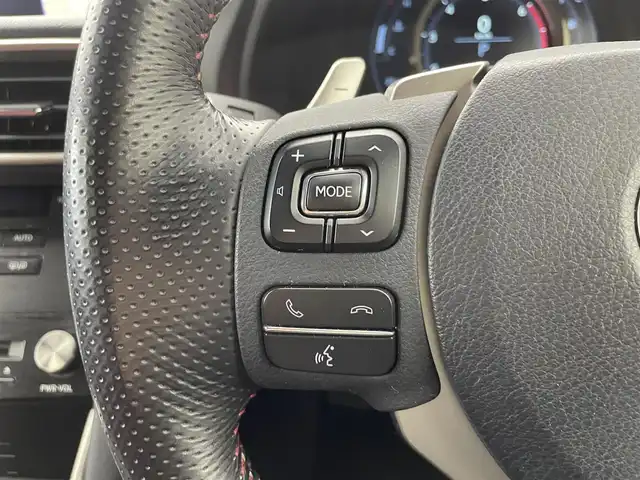 レクサス ＩＳ 300h Fスポーツ 群馬県 2018(平30)年 7.7万km ホワイトノーヴァガラスフレーク ブラインドスポットモニター/リアクロストラフィックアラート/3眼LEDヘッドライト/F SPORT”専用本革スポーツシート/・運転席ポジションメモリー/・運転席/助手席ベンチレーション機能付/・電動チルト＆テレスコピックステアリングコラム/・後席SRSサイドエアバッグ/・オート電動格納式ドアミラー/・パワーイージーアクセスシステム/－－－－－－－－－/純正10.3インチSDナビ/（フルセグTV/BT/CD/DVD/SD/AUX/AM/FM）/－－－－－－－－－/ＢＳＭ　リアクロストラフィックアラート　３眼ＬＥＤヘッドライト　Ｆスポーツ専用本革シート　純正１０．３インチナビ　全周囲カメラ　前後ドライブレコーダー　レクサスセーフティシステム＋　スマートキー　禁煙