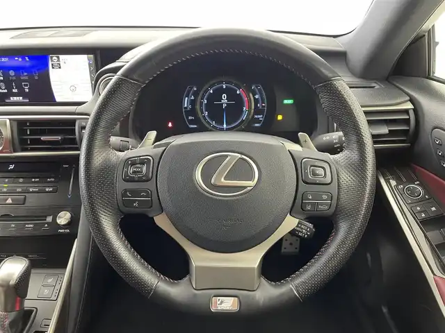 レクサス ＩＳ 300h Fスポーツ 群馬県 2018(平30)年 7.7万km ホワイトノーヴァガラスフレーク ブラインドスポットモニター/リアクロストラフィックアラート/3眼LEDヘッドライト/F SPORT”専用本革スポーツシート/・運転席ポジションメモリー/・運転席/助手席ベンチレーション機能付/・電動チルト＆テレスコピックステアリングコラム/・後席SRSサイドエアバッグ/・オート電動格納式ドアミラー/・パワーイージーアクセスシステム/－－－－－－－－－/純正10.3インチSDナビ/（フルセグTV/BT/CD/DVD/SD/AUX/AM/FM）/－－－－－－－－－/ＢＳＭ　リアクロストラフィックアラート　３眼ＬＥＤヘッドライト　Ｆスポーツ専用本革シート　純正１０．３インチナビ　全周囲カメラ　前後ドライブレコーダー　レクサスセーフティシステム＋　スマートキー　禁煙