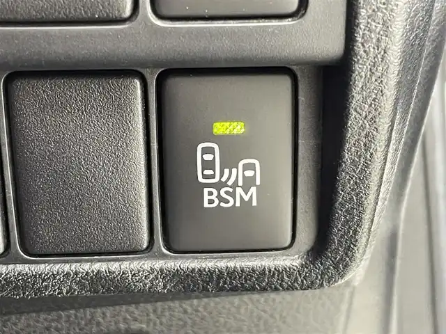 レクサス ＩＳ 300h Fスポーツ 群馬県 2018(平30)年 7.7万km ホワイトノーヴァガラスフレーク ブラインドスポットモニター/リアクロストラフィックアラート/3眼LEDヘッドライト/F SPORT”専用本革スポーツシート/・運転席ポジションメモリー/・運転席/助手席ベンチレーション機能付/・電動チルト＆テレスコピックステアリングコラム/・後席SRSサイドエアバッグ/・オート電動格納式ドアミラー/・パワーイージーアクセスシステム/－－－－－－－－－/純正10.3インチSDナビ/（フルセグTV/BT/CD/DVD/SD/AUX/AM/FM）/－－－－－－－－－/ＢＳＭ　リアクロストラフィックアラート　３眼ＬＥＤヘッドライト　Ｆスポーツ専用本革シート　純正１０．３インチナビ　全周囲カメラ　前後ドライブレコーダー　レクサスセーフティシステム＋　スマートキー　禁煙