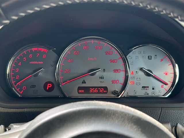 トヨタ ノア Si GRスポーツ 愛媛県 2019(令1)年 3.6万km ホワイトパールクリスタルシャイン 純正ナビ(フルセグTV/CD/DVD/AM・FM/BT)/バックカメラ/ビルトインETC/前方ドラレコ/ToyotaSafetySenseC/・プリクラッシュセーフティシステム/・レーンディパーチャーアラート/・オートマチックハイビーム/先行車発進告知機能/クルーズコントロール/両側パワースライドドア/GRフロアマット/アルミペダル/純正18インチアルミホイール/スペアキー