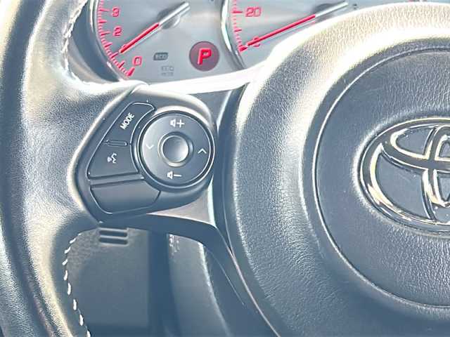 トヨタ ノア Si GRスポーツ 愛媛県 2019(令1)年 3.6万km ホワイトパールクリスタルシャイン 純正ナビ(フルセグTV/CD/DVD/AM・FM/BT)/バックカメラ/ビルトインETC/前方ドラレコ/ToyotaSafetySenseC/・プリクラッシュセーフティシステム/・レーンディパーチャーアラート/・オートマチックハイビーム/先行車発進告知機能/クルーズコントロール/両側パワースライドドア/GRフロアマット/アルミペダル/純正18インチアルミホイール/スペアキー