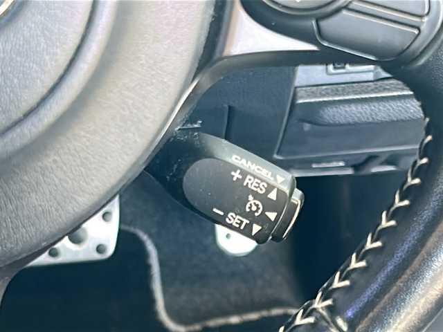 トヨタ ノア Si GRスポーツ 愛媛県 2019(令1)年 3.6万km ホワイトパールクリスタルシャイン 純正ナビ(フルセグTV/CD/DVD/AM・FM/BT)/バックカメラ/ビルトインETC/前方ドラレコ/ToyotaSafetySenseC/・プリクラッシュセーフティシステム/・レーンディパーチャーアラート/・オートマチックハイビーム/先行車発進告知機能/クルーズコントロール/両側パワースライドドア/GRフロアマット/アルミペダル/純正18インチアルミホイール/スペアキー