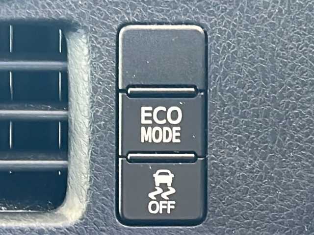 トヨタ ノア Si GRスポーツ 愛媛県 2019(令1)年 3.6万km ホワイトパールクリスタルシャイン 純正ナビ(フルセグTV/CD/DVD/AM・FM/BT)/バックカメラ/ビルトインETC/前方ドラレコ/ToyotaSafetySenseC/・プリクラッシュセーフティシステム/・レーンディパーチャーアラート/・オートマチックハイビーム/先行車発進告知機能/クルーズコントロール/両側パワースライドドア/GRフロアマット/アルミペダル/純正18インチアルミホイール/スペアキー