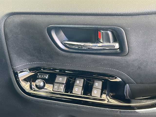 トヨタ ノア Si GRスポーツ 愛媛県 2019(令1)年 3.6万km ホワイトパールクリスタルシャイン 純正ナビ(フルセグTV/CD/DVD/AM・FM/BT)/バックカメラ/ビルトインETC/前方ドラレコ/ToyotaSafetySenseC/・プリクラッシュセーフティシステム/・レーンディパーチャーアラート/・オートマチックハイビーム/先行車発進告知機能/クルーズコントロール/両側パワースライドドア/GRフロアマット/アルミペダル/純正18インチアルミホイール/スペアキー