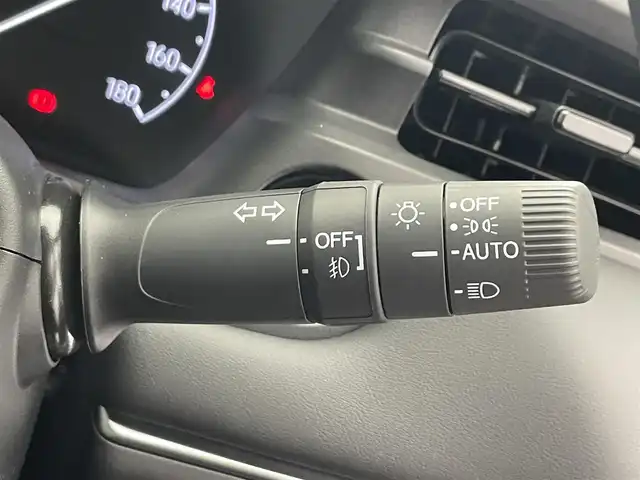 ホンダ ヴェゼル ハイブリッド e:HEV Z 滋賀県 2025(令7)年 0.1千km プラチナホワイトパール 純正9インチナビ/【Bluetooth/USB/Apple CarPlay/Android Auto/フルセグTV】/ハーフレザーシート/バックカメラ/ホンダセンシング/・衝突軽減ブレーキ/・先行車発進お知らせ機能/・歩行者事故低減ステアリング/・路外逸脱抑制機能/・標識認識機能/・渋滞追従機能付アダプティブクルーズコントロール/・車線維持支援システム（LKAS）/・トラフィックジャムアシスト（渋滞運転支援機能）/・ブラインドスポットインフォメーション/・誤発進抑制機能/・後方誤発進抑制機能/・近距離衝突軽減ブレーキ/・急アクセル抑制機能/・パーキングセンサーシステム/・後退出庫サポート/・オートハイビーム/・アダプティブドライビングビーム/LEDヘッドライト/クリアランスソナー/ヒルディセントコントロール/D/Nシートヒーター/ワイヤレス充電/ステアリングヒーター/ビルトインETC2.0/電動パーキングブレーキ/オートブレーキホールド/パワーバックドア/パドルシフト/プッシュスタート/スマートキー/ステアリングリモコン