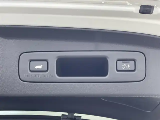 ホンダ ヴェゼル ハイブリッド e:HEV Z 滋賀県 2025(令7)年 0.1千km プラチナホワイトパール 純正9インチナビ/【Bluetooth/USB/Apple CarPlay/Android Auto/フルセグTV】/ハーフレザーシート/バックカメラ/ホンダセンシング/・衝突軽減ブレーキ/・先行車発進お知らせ機能/・歩行者事故低減ステアリング/・路外逸脱抑制機能/・標識認識機能/・渋滞追従機能付アダプティブクルーズコントロール/・車線維持支援システム（LKAS）/・トラフィックジャムアシスト（渋滞運転支援機能）/・ブラインドスポットインフォメーション/・誤発進抑制機能/・後方誤発進抑制機能/・近距離衝突軽減ブレーキ/・急アクセル抑制機能/・パーキングセンサーシステム/・後退出庫サポート/・オートハイビーム/・アダプティブドライビングビーム/LEDヘッドライト/クリアランスソナー/ヒルディセントコントロール/D/Nシートヒーター/ワイヤレス充電/ステアリングヒーター/ビルトインETC2.0/電動パーキングブレーキ/オートブレーキホールド/パワーバックドア/パドルシフト/プッシュスタート/スマートキー/ステアリングリモコン