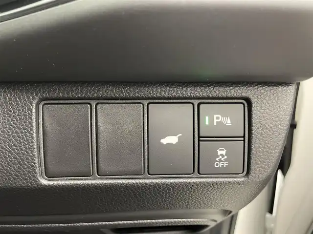 ホンダ ヴェゼル ハイブリッド e:HEV Z 滋賀県 2025(令7)年 0.1千km プラチナホワイトパール 純正9インチナビ/【Bluetooth/USB/Apple CarPlay/Android Auto/フルセグTV】/ハーフレザーシート/バックカメラ/ホンダセンシング/・衝突軽減ブレーキ/・先行車発進お知らせ機能/・歩行者事故低減ステアリング/・路外逸脱抑制機能/・標識認識機能/・渋滞追従機能付アダプティブクルーズコントロール/・車線維持支援システム（LKAS）/・トラフィックジャムアシスト（渋滞運転支援機能）/・ブラインドスポットインフォメーション/・誤発進抑制機能/・後方誤発進抑制機能/・近距離衝突軽減ブレーキ/・急アクセル抑制機能/・パーキングセンサーシステム/・後退出庫サポート/・オートハイビーム/・アダプティブドライビングビーム/LEDヘッドライト/クリアランスソナー/ヒルディセントコントロール/D/Nシートヒーター/ワイヤレス充電/ステアリングヒーター/ビルトインETC2.0/電動パーキングブレーキ/オートブレーキホールド/パワーバックドア/パドルシフト/プッシュスタート/スマートキー/ステアリングリモコン