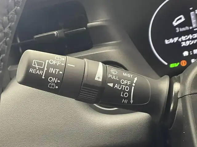 ホンダ ヴェゼル ハイブリッド e:HEV Z 滋賀県 2025(令7)年 0.1千km プラチナホワイトパール 純正9インチナビ/【Bluetooth/USB/Apple CarPlay/Android Auto/フルセグTV】/ハーフレザーシート/バックカメラ/ホンダセンシング/・衝突軽減ブレーキ/・先行車発進お知らせ機能/・歩行者事故低減ステアリング/・路外逸脱抑制機能/・標識認識機能/・渋滞追従機能付アダプティブクルーズコントロール/・車線維持支援システム（LKAS）/・トラフィックジャムアシスト（渋滞運転支援機能）/・ブラインドスポットインフォメーション/・誤発進抑制機能/・後方誤発進抑制機能/・近距離衝突軽減ブレーキ/・急アクセル抑制機能/・パーキングセンサーシステム/・後退出庫サポート/・オートハイビーム/・アダプティブドライビングビーム/LEDヘッドライト/クリアランスソナー/ヒルディセントコントロール/D/Nシートヒーター/ワイヤレス充電/ステアリングヒーター/ビルトインETC2.0/電動パーキングブレーキ/オートブレーキホールド/パワーバックドア/パドルシフト/プッシュスタート/スマートキー/ステアリングリモコン