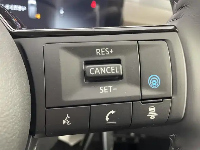 日産 セレナ e－パワー ハイウェイスター V 富山県 2025(令7)年 0.1千km ダイヤモンドブラック 純正12.3型ナビ（AM/FM/BT/USB/HDMI）/フルセグTV/全方位カメラ/純正後席モニター/前後ドライブレコーダー/ETC2.0/デジタルインナーミラー/両側パワースライドドア/衝突被害軽減システム/レーダークルーズコントロール/レーンキープアシスト/コーナーセンサー/横滑り防止装置/アイドリングストップ/純正アルミホイール/オートLEDライト/オートマチックハイビーム/フォグライト/ブラインドスポットモニター/オートホールド付電子パーキング/革巻きステアリング/ステアリングスイッチ/スマートキー/スペアキー