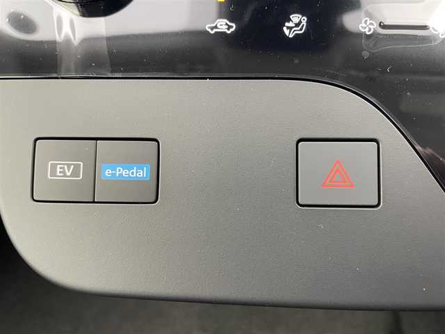 日産 セレナ e－パワー ハイウェイスター V 富山県 2025(令7)年 0.1千km ダイヤモンドブラック 純正12.3型ナビ（AM/FM/BT/USB/HDMI）/フルセグTV/全方位カメラ/純正後席モニター/前後ドライブレコーダー/ETC2.0/デジタルインナーミラー/両側パワースライドドア/衝突被害軽減システム/レーダークルーズコントロール/レーンキープアシスト/コーナーセンサー/横滑り防止装置/アイドリングストップ/純正アルミホイール/オートLEDライト/オートマチックハイビーム/フォグライト/ブラインドスポットモニター/オートホールド付電子パーキング/革巻きステアリング/ステアリングスイッチ/スマートキー/スペアキー