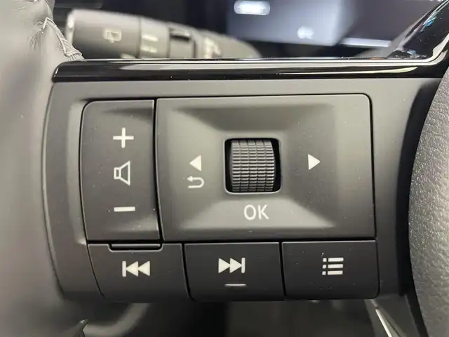 日産 セレナ e－パワー ハイウェイスター V 富山県 2025(令7)年 0.1千km ダイヤモンドブラック 純正12.3型ナビ（AM/FM/BT/USB/HDMI）/フルセグTV/全方位カメラ/純正後席モニター/前後ドライブレコーダー/ETC2.0/デジタルインナーミラー/両側パワースライドドア/衝突被害軽減システム/レーダークルーズコントロール/レーンキープアシスト/コーナーセンサー/横滑り防止装置/アイドリングストップ/純正アルミホイール/オートLEDライト/オートマチックハイビーム/フォグライト/ブラインドスポットモニター/オートホールド付電子パーキング/革巻きステアリング/ステアリングスイッチ/スマートキー/スペアキー