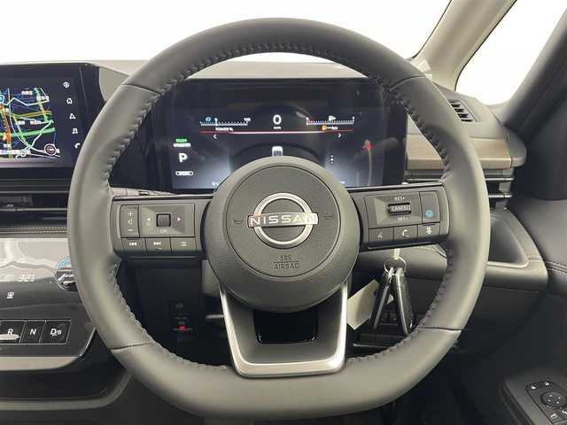 日産 セレナ e－パワー ハイウェイスター V 富山県 2025(令7)年 0.1千km ダイヤモンドブラック 純正12.3型ナビ（AM/FM/BT/USB/HDMI）/フルセグTV/全方位カメラ/純正後席モニター/前後ドライブレコーダー/ETC2.0/デジタルインナーミラー/両側パワースライドドア/衝突被害軽減システム/レーダークルーズコントロール/レーンキープアシスト/コーナーセンサー/横滑り防止装置/アイドリングストップ/純正アルミホイール/オートLEDライト/オートマチックハイビーム/フォグライト/ブラインドスポットモニター/オートホールド付電子パーキング/革巻きステアリング/ステアリングスイッチ/スマートキー/スペアキー