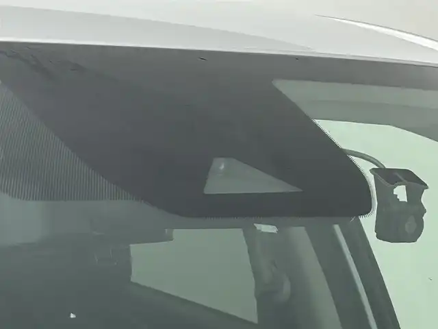 日産 オーラ G FOUR レザーエディション 道央・札幌 2023(令5)年 0.4万km ブリリアントシルバー ・４WD/・ワンオーナー/・カロッツェリア８インチナビ/　CD/DVD/SD/USB/BT/フルセグTV/・アラウンドビューモニター/・インテリジェントルームミラー/・ナビ連動ドライブレコーダー前後/・ビルトインETC/・エマージェンシーブレーキ/・レーンキープアシスト/・後側方車両検知警報（BSW）/・ブラインドスポットモニター（BSM）/・速度標識表示/・電動パーキング/・EVモード/・DRIVEモード/・ブレーキオートホールド/・レザーシート/・D+N席シートヒーター/・ステアリングヒーター/・オートマチックハイビーム/・オートライト/・LEDヘッドライト/・LEDフォグランプ/・ミラーウィンカー/・ドアバイザー/・純正フロアマット/・純正１７インチAW/・プッシュスタート/・スマートキー/・取/保