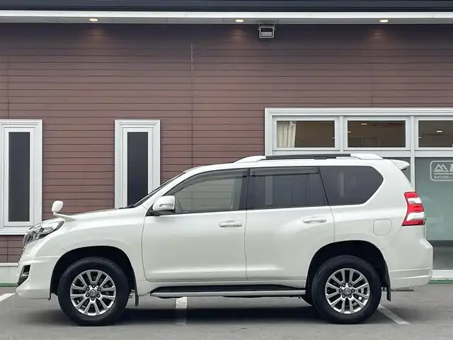 トヨタ ランドクルーザー プラド TXLパッケージ G－フロンティア 栃木県 2017(平29)年 7万km ホワイトパールクリスタルシャイン 【内装】/サンルーフ　/茶革シート　/前席パワーシート　/前席シートヒーター　/アルパイン 8型ナビ/CD/DVD/Blutooth/フルセグTV /バックカメラ　/アルパインフリップダウンモニター　/電動格納サードシート　/ドライブレコーダー/【外装】/モデリスタエアロ　/純正18インチアルミホイール　/サイドバイザー　