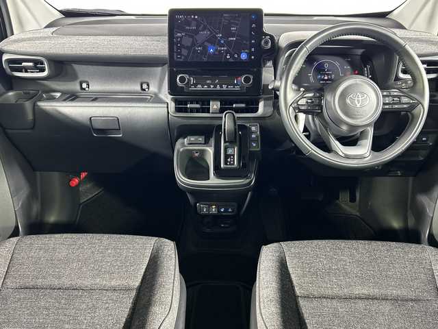 トヨタ シエンタ ハイブリッド Z 神奈川県 2024(令6)年 1.2万km プラチナホワイトパールマイカ 純正10.5型ディスプレイオーディオプラス/コネクトナビ/フルセグ　CD DVD/Bluetooth　USB　Miracast/トヨタチームメイト/パノラミックビューモニター/ハンズフリー両側電動スライドドア【サンシェード】/パーキングアシスト/AC100Vコンセント/セーフティセンス/アドバンストパーク/パーキングサポートブレーキ/プリクラッシュセーフティ/レーントレーシングアシスト/レーンディパーチャーアラート/レーダークルーズコントロール/アダブティブハイビーム/ロードサインアシスト/ドライバー異常時対応システム/プロアクティブドライビングアシスト/発進遅れ告知機能/ブラインドスポットモニター/革巻きステアリング/パワーステアリング/ステアリングヒーター/前席シートヒーター/純正ビルトインETC/EV/ECO/SPORTモード/プッシュスタート/スマートキー/LEDヘッドランプ/電格ウインカーミラー