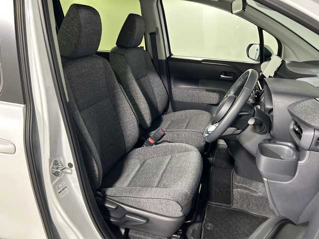 トヨタ シエンタ ハイブリッド Z 神奈川県 2024(令6)年 1.2万km プラチナホワイトパールマイカ 純正10.5型ディスプレイオーディオプラス/コネクトナビ/フルセグ　CD DVD/Bluetooth　USB　Miracast/トヨタチームメイト/パノラミックビューモニター/ハンズフリー両側電動スライドドア【サンシェード】/パーキングアシスト/AC100Vコンセント/セーフティセンス/アドバンストパーク/パーキングサポートブレーキ/プリクラッシュセーフティ/レーントレーシングアシスト/レーンディパーチャーアラート/レーダークルーズコントロール/アダブティブハイビーム/ロードサインアシスト/ドライバー異常時対応システム/プロアクティブドライビングアシスト/発進遅れ告知機能/ブラインドスポットモニター/革巻きステアリング/パワーステアリング/ステアリングヒーター/前席シートヒーター/純正ビルトインETC/EV/ECO/SPORTモード/プッシュスタート/スマートキー/LEDヘッドランプ/電格ウインカーミラー