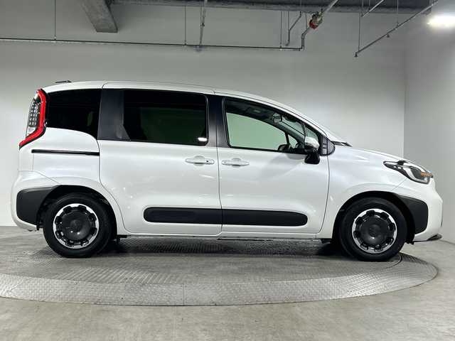 トヨタ シエンタ ハイブリッド Z 神奈川県 2024(令6)年 1.2万km プラチナホワイトパールマイカ 純正10.5型ディスプレイオーディオプラス/コネクトナビ/フルセグ　CD DVD/Bluetooth　USB　Miracast/トヨタチームメイト/パノラミックビューモニター/ハンズフリー両側電動スライドドア【サンシェード】/パーキングアシスト/AC100Vコンセント/セーフティセンス/アドバンストパーク/パーキングサポートブレーキ/プリクラッシュセーフティ/レーントレーシングアシスト/レーンディパーチャーアラート/レーダークルーズコントロール/アダブティブハイビーム/ロードサインアシスト/ドライバー異常時対応システム/プロアクティブドライビングアシスト/発進遅れ告知機能/ブラインドスポットモニター/革巻きステアリング/パワーステアリング/ステアリングヒーター/前席シートヒーター/純正ビルトインETC/EV/ECO/SPORTモード/プッシュスタート/スマートキー/LEDヘッドランプ/電格ウインカーミラー