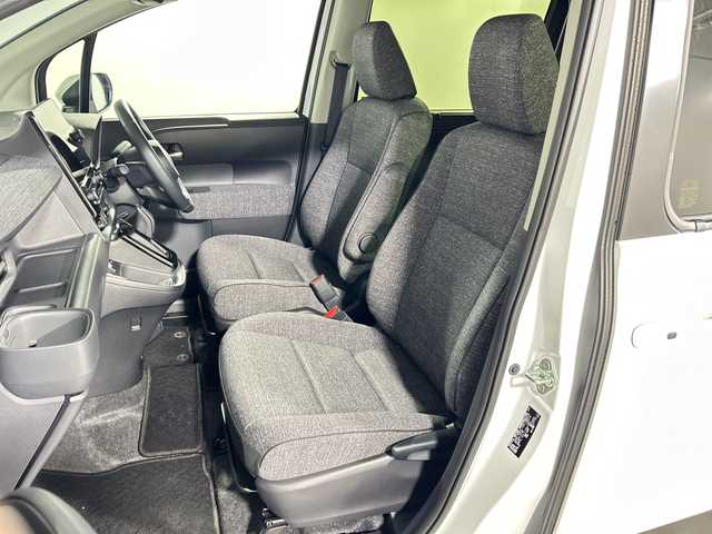 トヨタ シエンタ ハイブリッド Z 神奈川県 2024(令6)年 1.2万km プラチナホワイトパールマイカ 純正10.5型ディスプレイオーディオプラス/コネクトナビ/フルセグ　CD DVD/Bluetooth　USB　Miracast/トヨタチームメイト/パノラミックビューモニター/ハンズフリー両側電動スライドドア【サンシェード】/パーキングアシスト/AC100Vコンセント/セーフティセンス/アドバンストパーク/パーキングサポートブレーキ/プリクラッシュセーフティ/レーントレーシングアシスト/レーンディパーチャーアラート/レーダークルーズコントロール/アダブティブハイビーム/ロードサインアシスト/ドライバー異常時対応システム/プロアクティブドライビングアシスト/発進遅れ告知機能/ブラインドスポットモニター/革巻きステアリング/パワーステアリング/ステアリングヒーター/前席シートヒーター/純正ビルトインETC/EV/ECO/SPORTモード/プッシュスタート/スマートキー/LEDヘッドランプ/電格ウインカーミラー