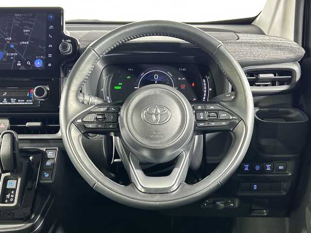 トヨタ シエンタ ハイブリッド Z 神奈川県 2024(令6)年 1.2万km プラチナホワイトパールマイカ 純正10.5型ディスプレイオーディオプラス/コネクトナビ/フルセグ　CD DVD/Bluetooth　USB　Miracast/トヨタチームメイト/パノラミックビューモニター/ハンズフリー両側電動スライドドア【サンシェード】/パーキングアシスト/AC100Vコンセント/セーフティセンス/アドバンストパーク/パーキングサポートブレーキ/プリクラッシュセーフティ/レーントレーシングアシスト/レーンディパーチャーアラート/レーダークルーズコントロール/アダブティブハイビーム/ロードサインアシスト/ドライバー異常時対応システム/プロアクティブドライビングアシスト/発進遅れ告知機能/ブラインドスポットモニター/革巻きステアリング/パワーステアリング/ステアリングヒーター/前席シートヒーター/純正ビルトインETC/EV/ECO/SPORTモード/プッシュスタート/スマートキー/LEDヘッドランプ/電格ウインカーミラー