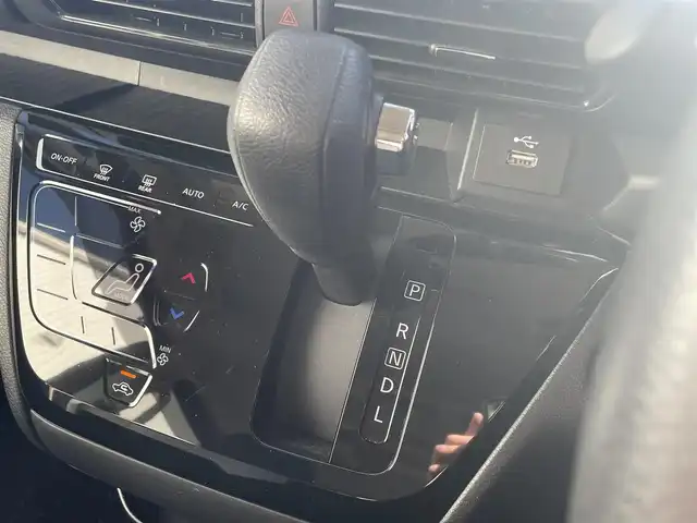 日産 ルークス ハイウェイスター X 熊本県 2020(令2)年 2.1万km スパークリングレッド/ブラック ・純正ナビ/・AM/FM/CD/DVD/BT/SD/・フルセグTV/・全方位カメラ/360°セーフティアシスト/・インテリジェント エマージェンシーブレーキ/・前方衝突予測警報/・踏み間違い衝突防止アシスト/・車線逸脱防止支援システ・/・ふらつき警報/・ハイビームアシス/・標識検知機能/ステアリングスイッチ/・ハンズフリー通話/両側パワースライドドア/フォグライト/サーキュレーター/サンシェード/布シート/ビルトインETC/前方ドライブレコーダー/純正フロアマット/ドアバイザー/プッシュスタート/・スマートキー/ウィンカーミラー