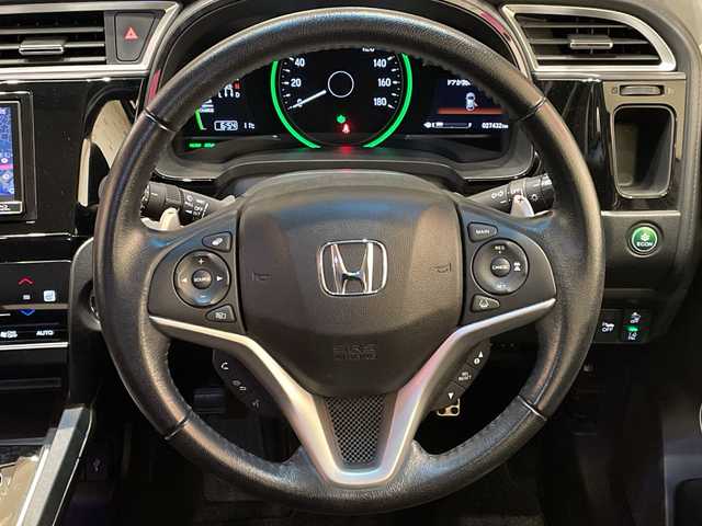 ホンダ シャトル ハイブリッド X ホンダセンシング 埼玉県 2017(平29)年 2.8万km ルナシルバーM ホンダセンシング/社外ナビ/　　CD/DVD/BD/BT/フルセグTV/バックカメラ/アダプティブクルーズコントロール/LEDオートライト/ハーフレザーシート/シートヒーター/パドルシフト/ETC/禁煙車