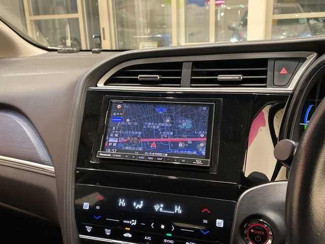 ホンダ シャトル ハイブリッド X ホンダセンシング 埼玉県 2017(平29)年 2.8万km ルナシルバーM ホンダセンシング/社外ナビ/　　CD/DVD/BD/BT/フルセグTV/バックカメラ/アダプティブクルーズコントロール/LEDオートライト/ハーフレザーシート/シートヒーター/パドルシフト/ETC/禁煙車