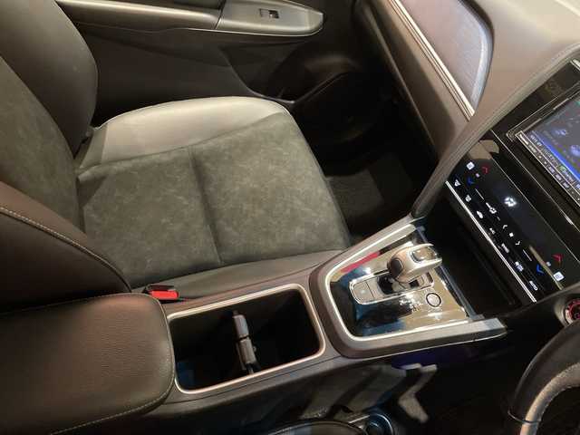 ホンダ シャトル ハイブリッド X ホンダセンシング 埼玉県 2017(平29)年 2.8万km ルナシルバーM ホンダセンシング/社外ナビ/　　CD/DVD/BD/BT/フルセグTV/バックカメラ/アダプティブクルーズコントロール/LEDオートライト/ハーフレザーシート/シートヒーター/パドルシフト/ETC/禁煙車