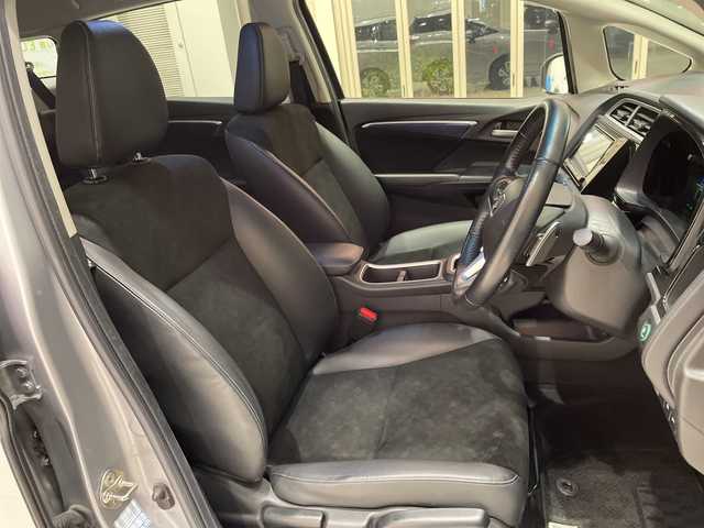 ホンダ シャトル ハイブリッド X ホンダセンシング 埼玉県 2017(平29)年 2.8万km ルナシルバーM ホンダセンシング/社外ナビ/　　CD/DVD/BD/BT/フルセグTV/バックカメラ/アダプティブクルーズコントロール/LEDオートライト/ハーフレザーシート/シートヒーター/パドルシフト/ETC/禁煙車