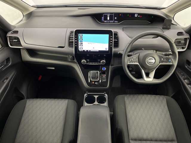 日産 セレナ e－パワー ハイウェイスター V 鹿児島県 2022(令4)年 2.8万km ダークメタルグレー ワンオーナー/純正ナビ/(BT/CD/DVD/AM/FM/フルセグTV)/アラウンドビューモニター/ドライブレコーダー/デジタルインナーミラー/両側パワースライドドア/プロパイロット/エマージェンシーブレーキ/ETC/前後コーナーセンサー/ブラインドスポットモニター/電動パーキングブレーキ/ステアリングリモコン/LEDヘッドライト/オートホールド/純正15インチアルミホイール/純正フロアマット/アイドリングストップ/保証書/取扱説明書