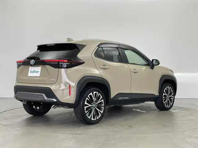 トヨタ ヤリスクロス ハイブリッド Z アドベンチャー 埼玉県 2023(令5)年 0.5万km ベージュ 純正ナビ/(フルセグTV/BT/USB/Miracast)/バックカメラ/プリクラッシュセーフティ/レーンディパーチャーアラート/クリアランスソナー/パーキングセンサー/リアシートリマインダー/標識認識表示/先行車発進告知/後退時速度抑制サポート/ふらつき防止/レーダークルーズコントロール/ビルトインETC(2.0)/シートヒーター(D＋N席)/パワーシート/ステアリングヒーター/オートエアコン(ナノイーX)/革巻きステアリング/ステアリングスイッチ/ドライブセレクト/オートライト/オートマチックハイビーム/オートホールド/ルーフレール/プッシュスタート＆スマートキ/ウインカー付き電動格納ミラー/LEDヘッドライト/フォグランプ/ドアバイザー/純正フロアマット/純正18インチAW