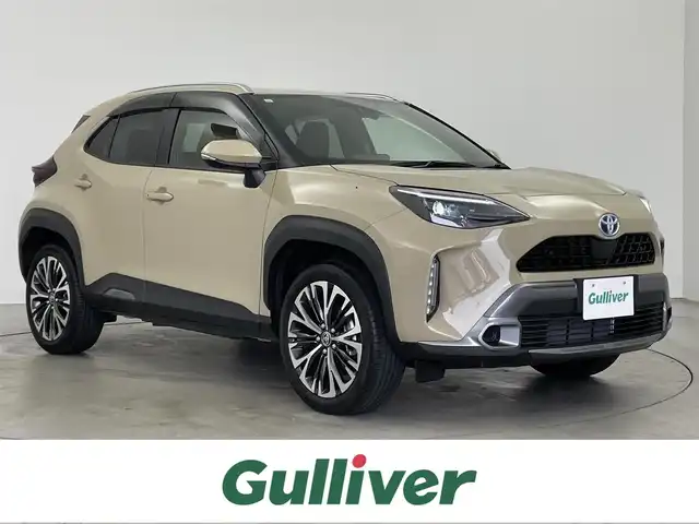 トヨタ ヤリスクロス ハイブリッド Z アドベンチャー 埼玉県 2023(令5)年 0.5万km ベージュ 純正ナビ/(フルセグTV/BT/USB/Miracast)/バックカメラ/プリクラッシュセーフティ/レーンディパーチャーアラート/クリアランスソナー/パーキングセンサー/リアシートリマインダー/標識認識表示/先行車発進告知/後退時速度抑制サポート/ふらつき防止/レーダークルーズコントロール/ビルトインETC(2.0)/シートヒーター(D＋N席)/パワーシート/ステアリングヒーター/オートエアコン(ナノイーX)/革巻きステアリング/ステアリングスイッチ/ドライブセレクト/オートライト/オートマチックハイビーム/オートホールド/ルーフレール/プッシュスタート＆スマートキ/ウインカー付き電動格納ミラー/LEDヘッドライト/フォグランプ/ドアバイザー/純正フロアマット/純正18インチAW