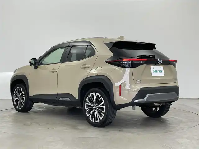 トヨタ ヤリスクロス ハイブリッド Z アドベンチャー 埼玉県 2023(令5)年 0.5万km ベージュ 純正ナビ/(フルセグTV/BT/USB/Miracast)/バックカメラ/プリクラッシュセーフティ/レーンディパーチャーアラート/クリアランスソナー/パーキングセンサー/リアシートリマインダー/標識認識表示/先行車発進告知/後退時速度抑制サポート/ふらつき防止/レーダークルーズコントロール/ビルトインETC(2.0)/シートヒーター(D＋N席)/パワーシート/ステアリングヒーター/オートエアコン(ナノイーX)/革巻きステアリング/ステアリングスイッチ/ドライブセレクト/オートライト/オートマチックハイビーム/オートホールド/ルーフレール/プッシュスタート＆スマートキ/ウインカー付き電動格納ミラー/LEDヘッドライト/フォグランプ/ドアバイザー/純正フロアマット/純正18インチAW