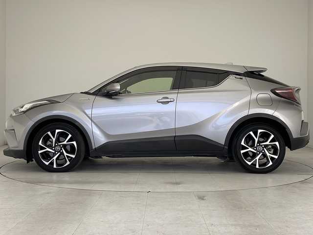 トヨタ Ｃ－ＨＲ G 愛知県 2018(平30)年 4.2万km メタルストリームM 衝突軽減システム/純正9インチSDナビ/レーダークルーズコントロール/シートヒーター/フルセグTV/CD/DVD/Bluetooth/バックカメラ/パワーシート/コーナーセンサー/純正アルミホイール/ETC2.0/ブラインドスポットモニター/LEDヘッドライト/オートマチックハイビーム/ドライブレコーダー/ステアリングスイッチ/スマートキー/プッシュスタート