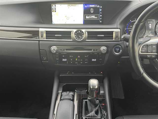 レクサス ＧＳ 300h Iパッケージ 千葉県 2016(平28)年 7.1万km ソニッククォーツ ワンオーナー/純正ナビ/地デジTV/バックカメラ/純正アルミホイール/前後クリアランスソナー/レーダーブレーキサポート/レーダーブレーキサポート/LEDヘッドライト/オートライト/オートマチックハイビーム/パドルシフト/LEDウォッシャー/ステアリングスイッチ/ステアリングヒーター/メモリーシート/レザーシート/シートヒーター（前席）/シートベンチレーション（前席）/電子制御パーキングブレーキ/追従機能付きクルーズコントロール/前方ドライブレコーダー/スペアキー（2本）/横滑り防止装置/保証書/取扱説明書/純正フロアマット
