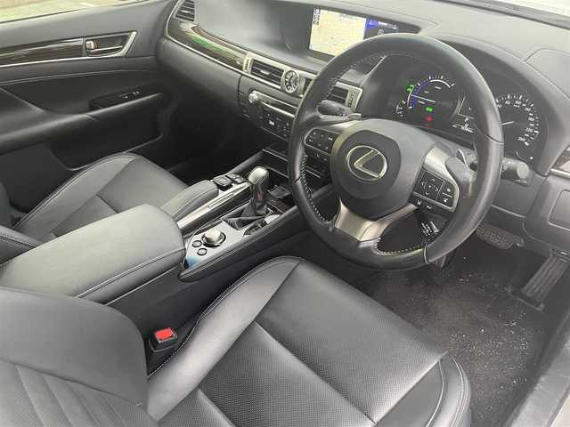 レクサス ＧＳ 300h Iパッケージ 千葉県 2016(平28)年 7.1万km ソニッククォーツ ワンオーナー/純正ナビ/地デジTV/バックカメラ/純正アルミホイール/前後クリアランスソナー/レーダーブレーキサポート/レーダーブレーキサポート/LEDヘッドライト/オートライト/オートマチックハイビーム/パドルシフト/LEDウォッシャー/ステアリングスイッチ/ステアリングヒーター/メモリーシート/レザーシート/シートヒーター（前席）/シートベンチレーション（前席）/電子制御パーキングブレーキ/追従機能付きクルーズコントロール/前方ドライブレコーダー/スペアキー（2本）/横滑り防止装置/保証書/取扱説明書/純正フロアマット