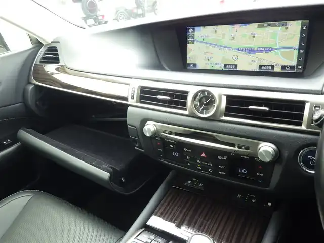 レクサス ＧＳ 300h Iパッケージ 千葉県 2016(平28)年 7.1万km ソニッククォーツ ワンオーナー/純正ナビ/地デジTV/バックカメラ/純正アルミホイール/前後クリアランスソナー/レーダーブレーキサポート/レーダーブレーキサポート/LEDヘッドライト/オートライト/オートマチックハイビーム/パドルシフト/LEDウォッシャー/ステアリングスイッチ/ステアリングヒーター/メモリーシート/レザーシート/シートヒーター（前席）/シートベンチレーション（前席）/電子制御パーキングブレーキ/追従機能付きクルーズコントロール/前方ドライブレコーダー/スペアキー（2本）/横滑り防止装置/保証書/取扱説明書/純正フロアマット