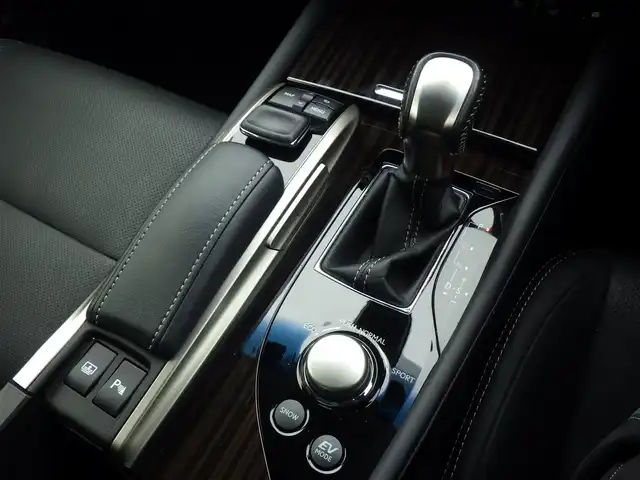 レクサス ＧＳ 300h Iパッケージ 千葉県 2016(平28)年 7.1万km ソニッククォーツ ワンオーナー/純正ナビ/地デジTV/バックカメラ/純正アルミホイール/前後クリアランスソナー/レーダーブレーキサポート/レーダーブレーキサポート/LEDヘッドライト/オートライト/オートマチックハイビーム/パドルシフト/LEDウォッシャー/ステアリングスイッチ/ステアリングヒーター/メモリーシート/レザーシート/シートヒーター（前席）/シートベンチレーション（前席）/電子制御パーキングブレーキ/追従機能付きクルーズコントロール/前方ドライブレコーダー/スペアキー（2本）/横滑り防止装置/保証書/取扱説明書/純正フロアマット
