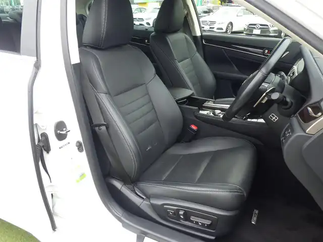 レクサス ＧＳ 300h Iパッケージ 千葉県 2016(平28)年 7.1万km ソニッククォーツ ワンオーナー/純正ナビ/地デジTV/バックカメラ/純正アルミホイール/前後クリアランスソナー/レーダーブレーキサポート/レーダーブレーキサポート/LEDヘッドライト/オートライト/オートマチックハイビーム/パドルシフト/LEDウォッシャー/ステアリングスイッチ/ステアリングヒーター/メモリーシート/レザーシート/シートヒーター（前席）/シートベンチレーション（前席）/電子制御パーキングブレーキ/追従機能付きクルーズコントロール/前方ドライブレコーダー/スペアキー（2本）/横滑り防止装置/保証書/取扱説明書/純正フロアマット