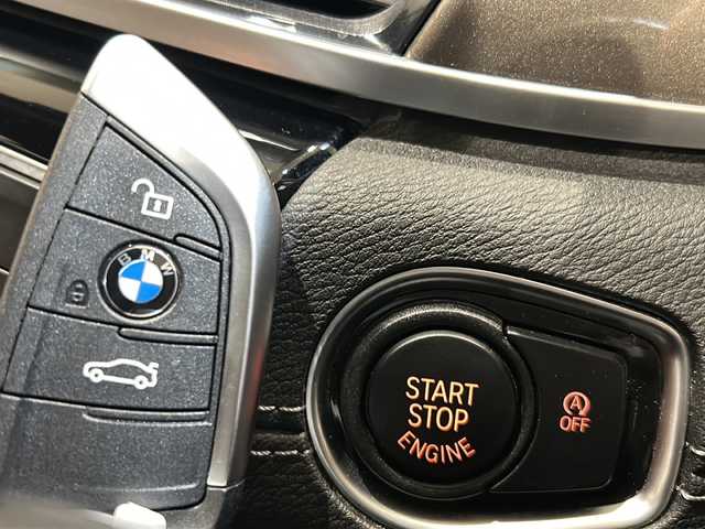 ＢＭＷ Ｘ１ sDrive 18i Xライン 新潟県 2019(令1)年 3.4万km サファイアブラックP コンフォートパッケージ/-オートマチックテールゲートオペレーション/-スライディングリヤシート/-電動フロントシート運転席メモリー機能付/純正HDDナビ/・BT/CD/DVD/ラジオ/リアビューカメラ/ドライビング・アシスト/-レーンディパーチャーウォーニング/-前車接近警告機能/-衝突回避・被害軽減ブレーキ/パークディスタンスコントロール/ライトpkg/ETC2.0/純正18インチアルミホイール/LEDヘッドライト