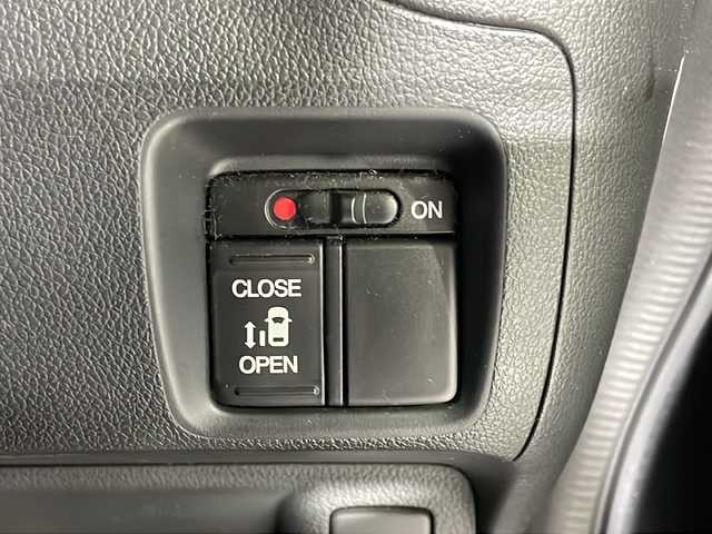 ホンダ Ｎ ＢＯＸ カスタム G Lパッケージ 福岡県 2016(平28)年 10.3万km ポリッシュドメタルメタリック 社外ナビ　/片側パワースライドドア/バックカメラ/ＥＴＣ/ドライブレコーダー　/純正１４インチＡＷ　/横滑り防止機能/オートエアコン　/キセノンヘッドライト　/オートライト　/プッシュスタート　/スマートキー