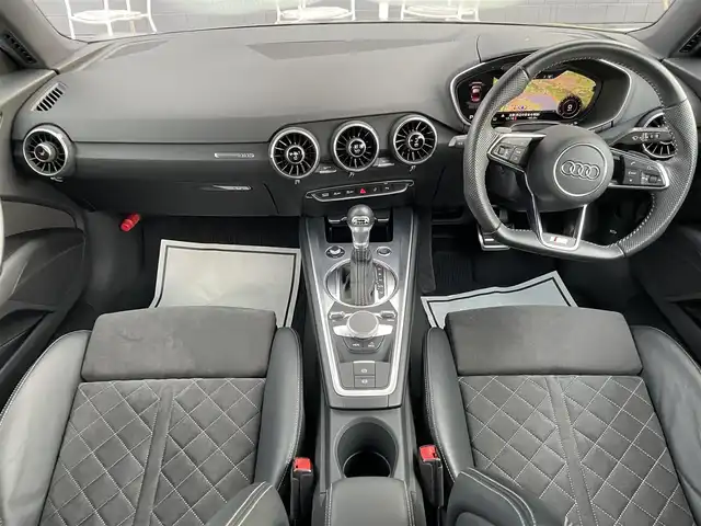 アウディ ＴＴクーペ 40TFSI 滋賀県 2019(令1)年 4.4万km デイトナグレーパールエフェクト Sラインパッケージ/・ヘッドライトウォッシャー/・LEDリヤダイナミックインディケーター/・Sライン18インチAW/・Sラインスポーツサスペンション/・Sライン専用シート(アルカンターラ/レザー)/・4ウェイランバーサポート/・Sラインインテリア/・Sラインエクステリア/マトリクスLEDヘッドライト/・アダプティブライト/コンフォートパッケージ/・シートヒーター(フロント)/・センターアームレスト/・アウディサイドアシスト/・アウディパーキングシステム(フロント/リヤ)/・リヤビューカメラ/・アウディホールドアシスト/バーチャルコックピット/MMIナビゲーション/・CarPlay/USB/BT/フルセグ/ETC2.0/ドラレコ/アドバンストキーシステム/パワーシート/レイン/ライトセンサー/自動防眩ルームミラー/ドライブセレクト/パドルシフト