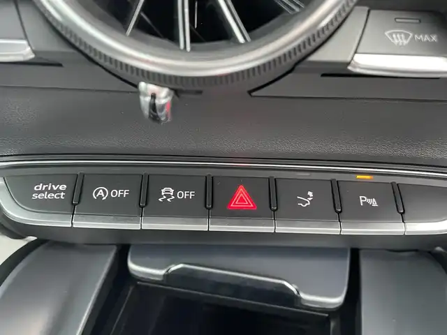 アウディ ＴＴクーペ 40TFSI 滋賀県 2019(令1)年 4.4万km デイトナグレーパールエフェクト Sラインパッケージ/・ヘッドライトウォッシャー/・LEDリヤダイナミックインディケーター/・Sライン18インチAW/・Sラインスポーツサスペンション/・Sライン専用シート(アルカンターラ/レザー)/・4ウェイランバーサポート/・Sラインインテリア/・Sラインエクステリア/マトリクスLEDヘッドライト/・アダプティブライト/コンフォートパッケージ/・シートヒーター(フロント)/・センターアームレスト/・アウディサイドアシスト/・アウディパーキングシステム(フロント/リヤ)/・リヤビューカメラ/・アウディホールドアシスト/バーチャルコックピット/MMIナビゲーション/・CarPlay/USB/BT/フルセグ/ETC2.0/ドラレコ/アドバンストキーシステム/パワーシート/レイン/ライトセンサー/自動防眩ルームミラー/ドライブセレクト/パドルシフト