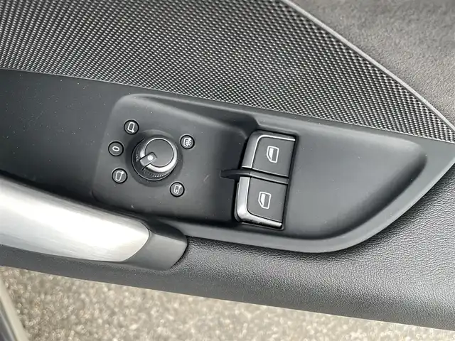 アウディ ＴＴクーペ 40TFSI 滋賀県 2019(令1)年 4.4万km デイトナグレーパールエフェクト Sラインパッケージ/・ヘッドライトウォッシャー/・LEDリヤダイナミックインディケーター/・Sライン18インチAW/・Sラインスポーツサスペンション/・Sライン専用シート(アルカンターラ/レザー)/・4ウェイランバーサポート/・Sラインインテリア/・Sラインエクステリア/マトリクスLEDヘッドライト/・アダプティブライト/コンフォートパッケージ/・シートヒーター(フロント)/・センターアームレスト/・アウディサイドアシスト/・アウディパーキングシステム(フロント/リヤ)/・リヤビューカメラ/・アウディホールドアシスト/バーチャルコックピット/MMIナビゲーション/・CarPlay/USB/BT/フルセグ/ETC2.0/ドラレコ/アドバンストキーシステム/パワーシート/レイン/ライトセンサー/自動防眩ルームミラー/ドライブセレクト/パドルシフト