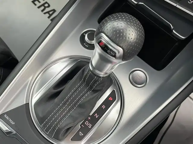 アウディ ＴＴクーペ 40TFSI 滋賀県 2019(令1)年 4.4万km デイトナグレーパールエフェクト Sラインパッケージ/・ヘッドライトウォッシャー/・LEDリヤダイナミックインディケーター/・Sライン18インチAW/・Sラインスポーツサスペンション/・Sライン専用シート(アルカンターラ/レザー)/・4ウェイランバーサポート/・Sラインインテリア/・Sラインエクステリア/マトリクスLEDヘッドライト/・アダプティブライト/コンフォートパッケージ/・シートヒーター(フロント)/・センターアームレスト/・アウディサイドアシスト/・アウディパーキングシステム(フロント/リヤ)/・リヤビューカメラ/・アウディホールドアシスト/バーチャルコックピット/MMIナビゲーション/・CarPlay/USB/BT/フルセグ/ETC2.0/ドラレコ/アドバンストキーシステム/パワーシート/レイン/ライトセンサー/自動防眩ルームミラー/ドライブセレクト/パドルシフト