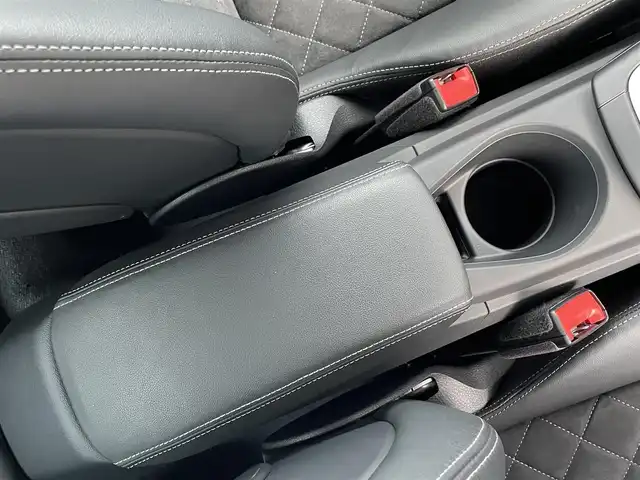 アウディ ＴＴクーペ 40TFSI 滋賀県 2019(令1)年 4.4万km デイトナグレーパールエフェクト Sラインパッケージ/・ヘッドライトウォッシャー/・LEDリヤダイナミックインディケーター/・Sライン18インチAW/・Sラインスポーツサスペンション/・Sライン専用シート(アルカンターラ/レザー)/・4ウェイランバーサポート/・Sラインインテリア/・Sラインエクステリア/マトリクスLEDヘッドライト/・アダプティブライト/コンフォートパッケージ/・シートヒーター(フロント)/・センターアームレスト/・アウディサイドアシスト/・アウディパーキングシステム(フロント/リヤ)/・リヤビューカメラ/・アウディホールドアシスト/バーチャルコックピット/MMIナビゲーション/・CarPlay/USB/BT/フルセグ/ETC2.0/ドラレコ/アドバンストキーシステム/パワーシート/レイン/ライトセンサー/自動防眩ルームミラー/ドライブセレクト/パドルシフト