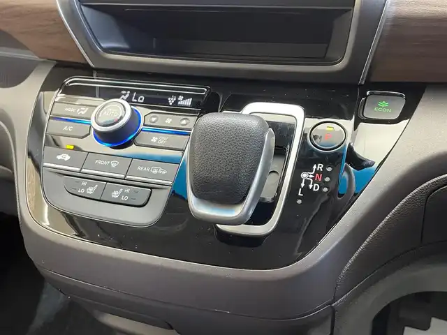 ホンダ フリード ハイブリット G ホンダセンシング 岩手県 2022(令4)年 3.4万km プラチナホワイトパール ４WD/両側パワースライドドア/シートヒーター/ホンダセンシング/衝突被害軽減ブレーキ/レーンアシスト/クルーズコントロール/先行車発進お知らせ機能/アイドリングストップ/KENWOODナビ（Bluetooth CD ワンセグ）/ドライブレコーダー/ETC/熱線入りフロントウインドウ/ステアリングスイッチ/LEDヘッドライト/オートエアコン/オートライト/ロールサンシェード/３列シート/ウォークスルー/純正ホイールキャップ