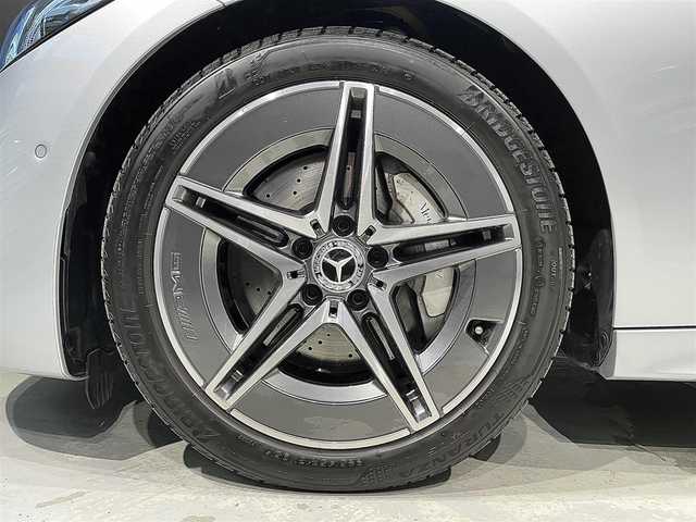 メルセデス・ベンツ Ｍ・ベンツ Ｃ２００ 4マチック AVG AMGライン 道央・札幌 2024(令6)年 0.3万km ハイテックシルバー AMGラインパッケージ/・スターパターングリル/・本革巻スポーツステアリング/・レザーARTICO/MICROCUTシート/・18インチAMGアルミホイール/・スポーツサスペンション/ベーシックパッケージ/・DIGITALライト(ウルトラハイビーム付)/・アダプティブハイビームアシストプラス/・ヘッドアップディスプレイ/・MBUX ARナビゲーション/レーダーセーフティパッケージ/・アクティブディスタンスアシストディストロニック/・アクティブステアリングアシスト/・アクティブレーンキーピング/・アクティブレーンチェンジングアシスト/・緊急回避補助システム/・PRE-SAFE/360°カメラシステム/アクティブパーキングアシスト/トラフィックサインアシスト/アンビエントライトプレミアム/メモリー付パワーシート(D/N)/電動ランバーサポート(D/N)/シートヒーター(D/N)/デジタルコックピットディスプレイ/ワイヤレスチャージング/フットトランクオープナー/TVチューナー/AppleCarPlay/AndroidAuto/純正ドライブレコーダー