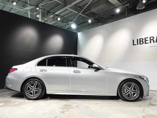 メルセデス・ベンツ Ｍ・ベンツ Ｃ２００ 4マチック AVG AMGライン 道央・札幌 2024(令6)年 0.3万km ハイテックシルバー AMGラインパッケージ/・スターパターングリル/・本革巻スポーツステアリング/・レザーARTICO/MICROCUTシート/・18インチAMGアルミホイール/・スポーツサスペンション/ベーシックパッケージ/・DIGITALライト(ウルトラハイビーム付)/・アダプティブハイビームアシストプラス/・ヘッドアップディスプレイ/・MBUX ARナビゲーション/レーダーセーフティパッケージ/・アクティブディスタンスアシストディストロニック/・アクティブステアリングアシスト/・アクティブレーンキーピング/・アクティブレーンチェンジングアシスト/・緊急回避補助システム/・PRE-SAFE/360°カメラシステム/アクティブパーキングアシスト/トラフィックサインアシスト/アンビエントライトプレミアム/メモリー付パワーシート(D/N)/電動ランバーサポート(D/N)/シートヒーター(D/N)/デジタルコックピットディスプレイ/ワイヤレスチャージング/フットトランクオープナー/TVチューナー/AppleCarPlay/AndroidAuto/純正ドライブレコーダー
