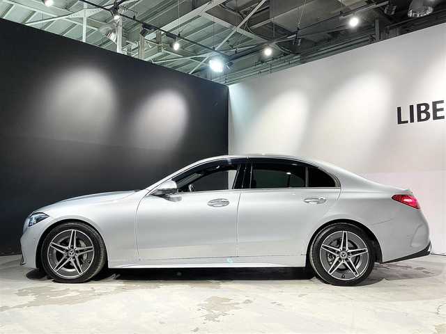 メルセデス・ベンツ Ｍ・ベンツ Ｃ２００ 4マチック AVG AMGライン 道央・札幌 2024(令6)年 0.3万km ハイテックシルバー AMGラインパッケージ/・スターパターングリル/・本革巻スポーツステアリング/・レザーARTICO/MICROCUTシート/・18インチAMGアルミホイール/・スポーツサスペンション/ベーシックパッケージ/・DIGITALライト(ウルトラハイビーム付)/・アダプティブハイビームアシストプラス/・ヘッドアップディスプレイ/・MBUX ARナビゲーション/レーダーセーフティパッケージ/・アクティブディスタンスアシストディストロニック/・アクティブステアリングアシスト/・アクティブレーンキーピング/・アクティブレーンチェンジングアシスト/・緊急回避補助システム/・PRE-SAFE/360°カメラシステム/アクティブパーキングアシスト/トラフィックサインアシスト/アンビエントライトプレミアム/メモリー付パワーシート(D/N)/電動ランバーサポート(D/N)/シートヒーター(D/N)/デジタルコックピットディスプレイ/ワイヤレスチャージング/フットトランクオープナー/TVチューナー/AppleCarPlay/AndroidAuto/純正ドライブレコーダー